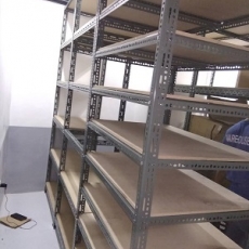 PLYWOOD CAPACITY - 200kg Per Layer