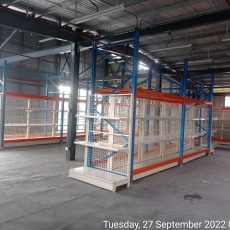 WIREMESH GONDOLA WITH PALLET RACK