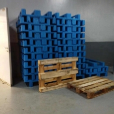 PLASTIC PALLET